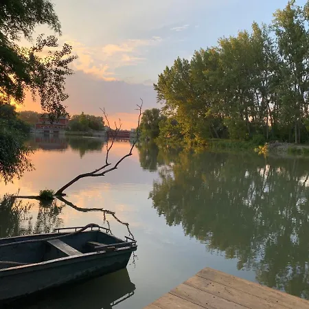 Luxury By Little Danube - Pista & Magduska